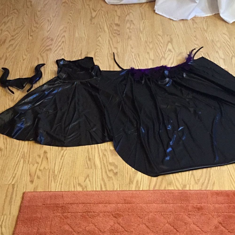 NEW Little girls witches costume for Halloween or play in size small
